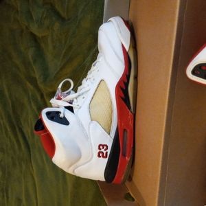 Air Jordan 5 Retro size US 10.5 🇺🇸